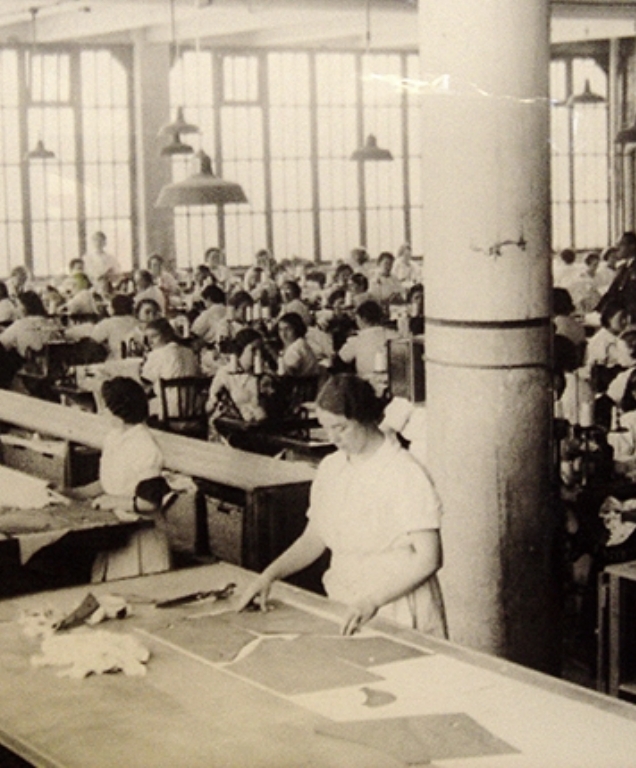 1938 - À l’aube de la Seconde Guerre Mondiale, l’atelier de Mouvaux est en plein essor.