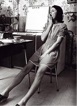 1975 - Etam lance le jersey en lingerie de nuit.