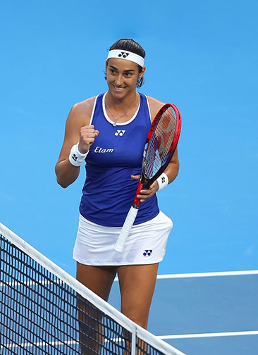 2023 - Etam s’associe à la championne de tennis Caroline Garcia et lance une collection de sport.